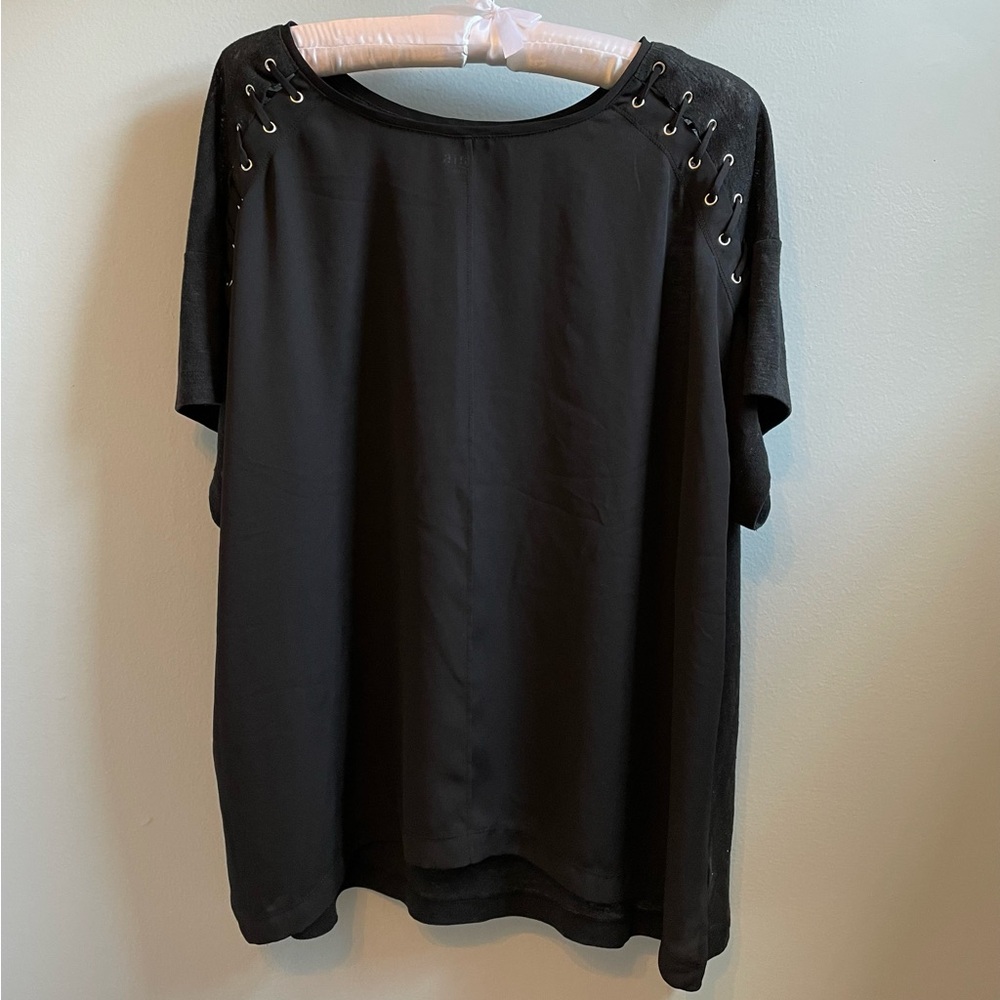 a.n.a. Linen Blend Women’s Blouse Size 2X Short Sleeve Black Mobwife Edgy Design